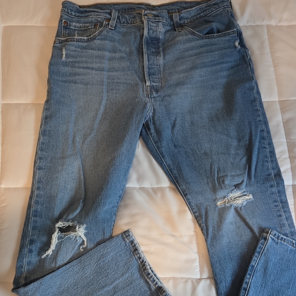 Levi's 501 Women's Straight Leg Jeans in Distressed Blue